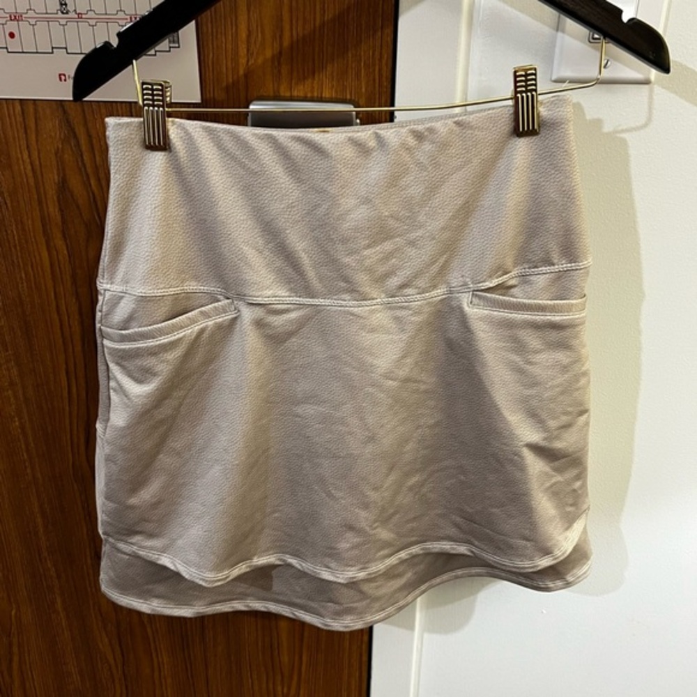 Lucky in Love Women's Small Tennis Skirt Skort Tan Pockets